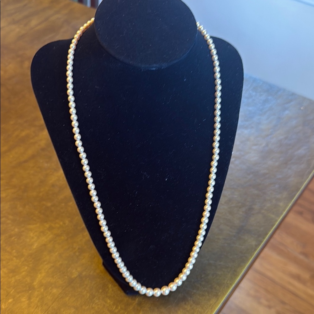 Elegant Faux Pearl Necklace